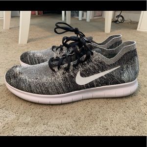 Nike Free Run “Oreo” size 13